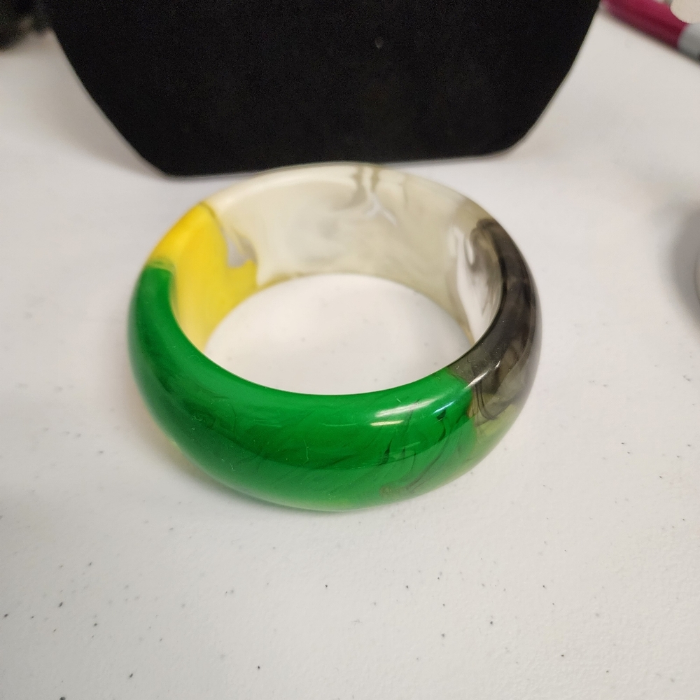 Vintage 80s to 90s Lucite Bangle Bracelet Green Yellow White Black in Clear